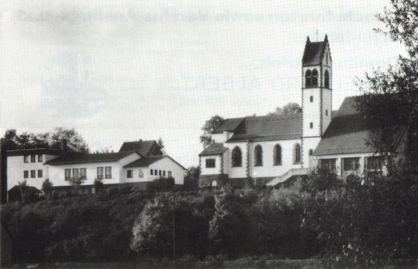 Kath. Herz-Jesu-Kirche mit Jugendheim